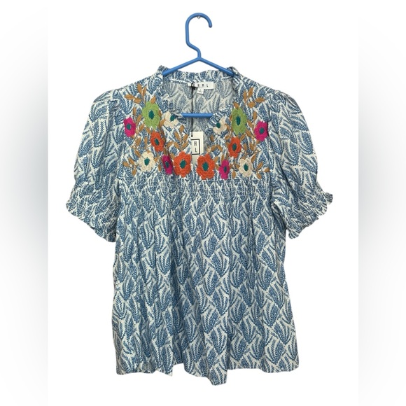 New THML Boho Short Sleeve Embroidered VNeck Top Blouse Elastic Smocked Size L - Picture 1 of 13